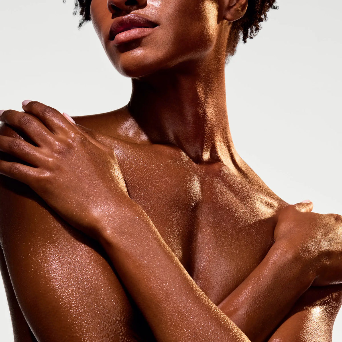 the-glow-getter-multi-oil-body-scrub-r7 NATR-40028-Alt-Image-The_Glow_Getter_Multi-Oil_Body_Scrub-06_1.webp
